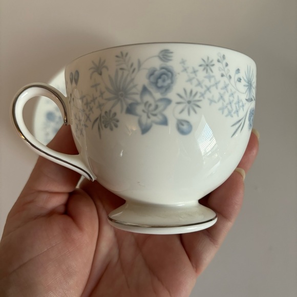 Wedgwood Cup Saucer Set Belle Fleur Footed Blue Flowers Platinum Rim Bone China - Picture 5 of 7